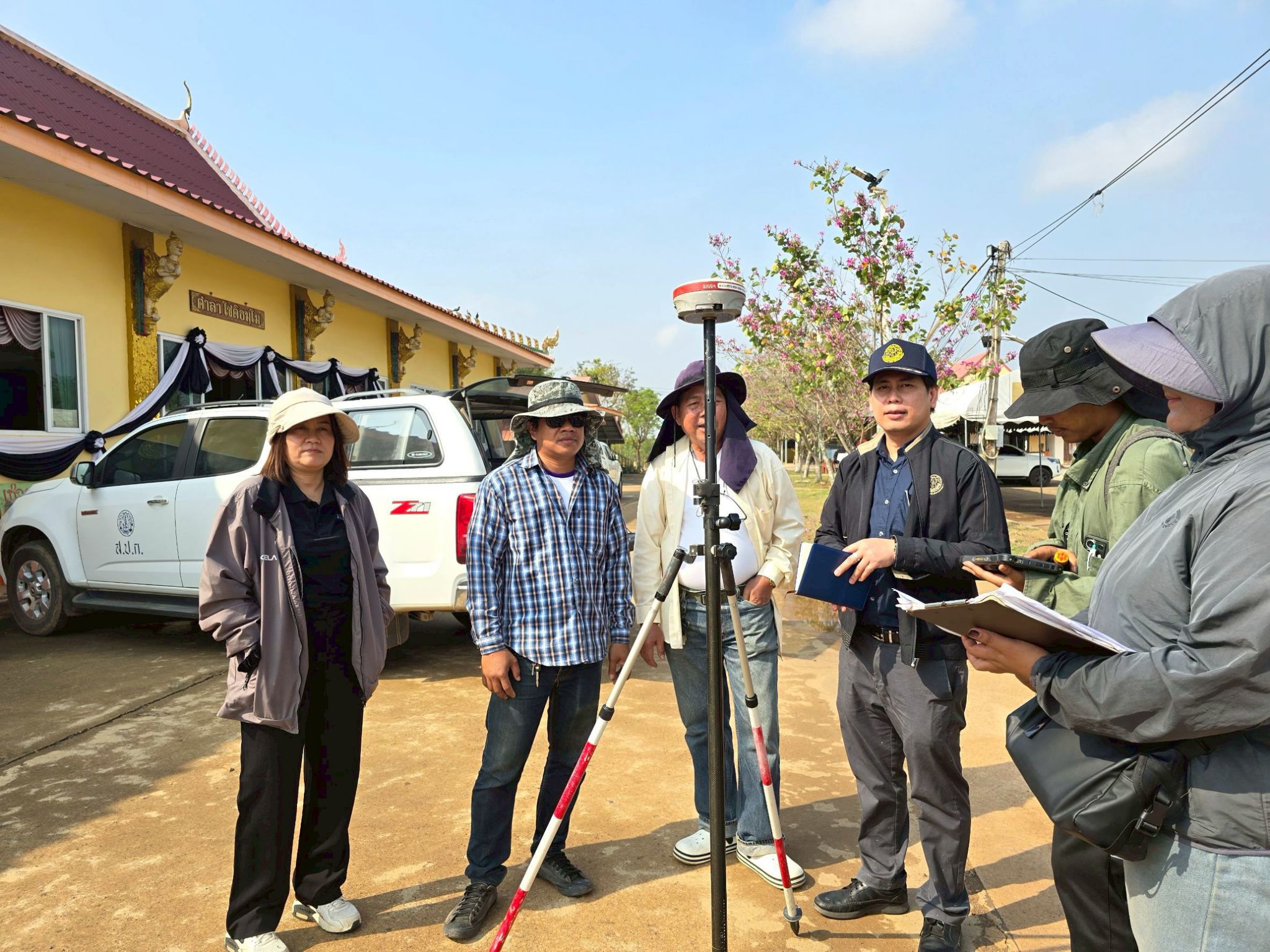 title - วันพุธที่ 21 มกราคม 2569 เวลา 10.00 น. นายวิทูล ประดิษฐบุญ ปฏิรูปที่ดินจังหวัดปราจีนบุรี  และเจ้าหน้าที่ ส.ป.ก. ปราจีนบุรี ลงพื้นที่ตรวจสอบพื้นที่ขอใช้ที่ดินในเขตปฏิรูปที่ดิน  ณ อำเภอนาดี และอำเภอกบินทร์บุรี จังหวัดปราจีนบุรี